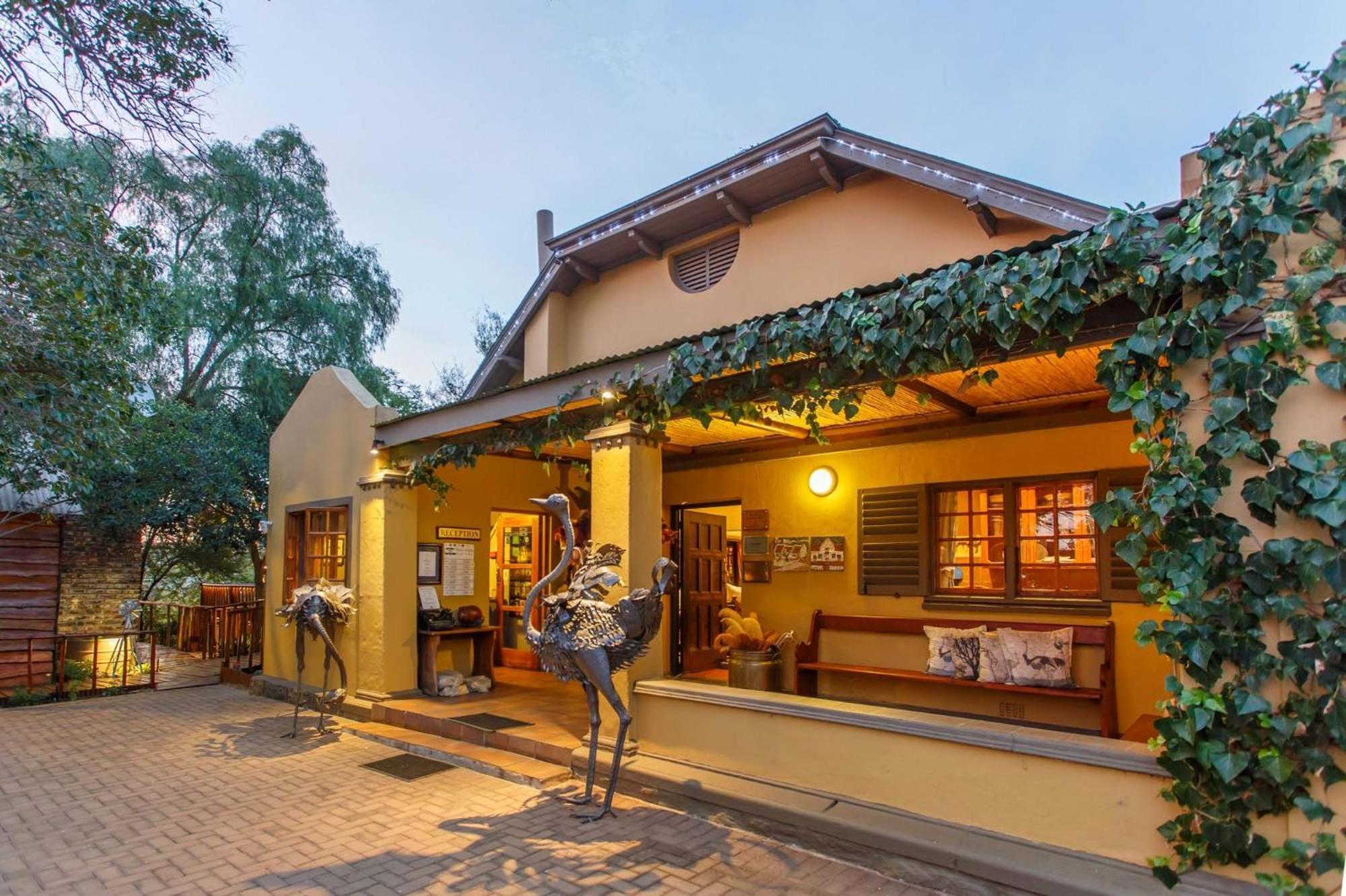 Riverside Guest Lodge Oudtshoorn Ngoại thất bức ảnh